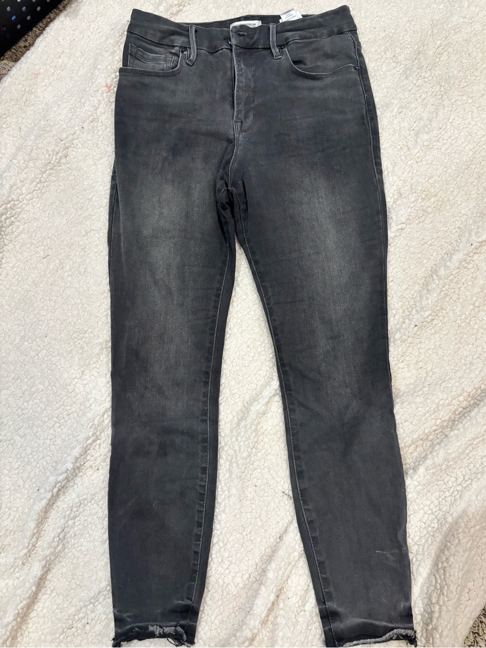 Good American Good Legs Crop Jean in grey size 6. Very stretchy!
